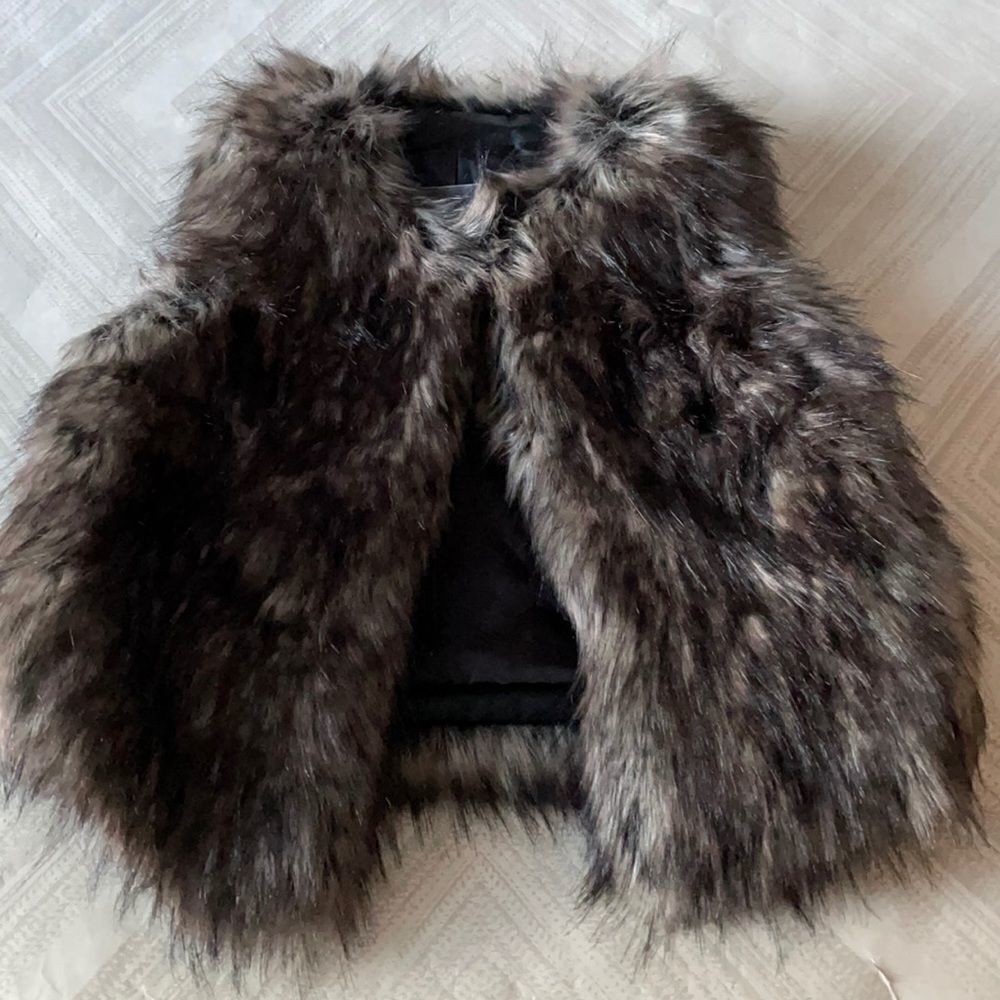 Vince Girls Dark Faux Fur Clip Closure Vest